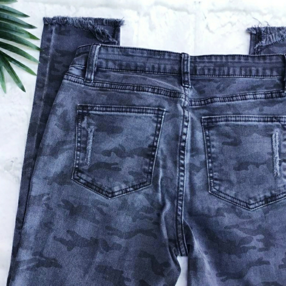 Casual Chic Charcoal Camo Ripped Skinny Jeans - Picture 4 of 16
